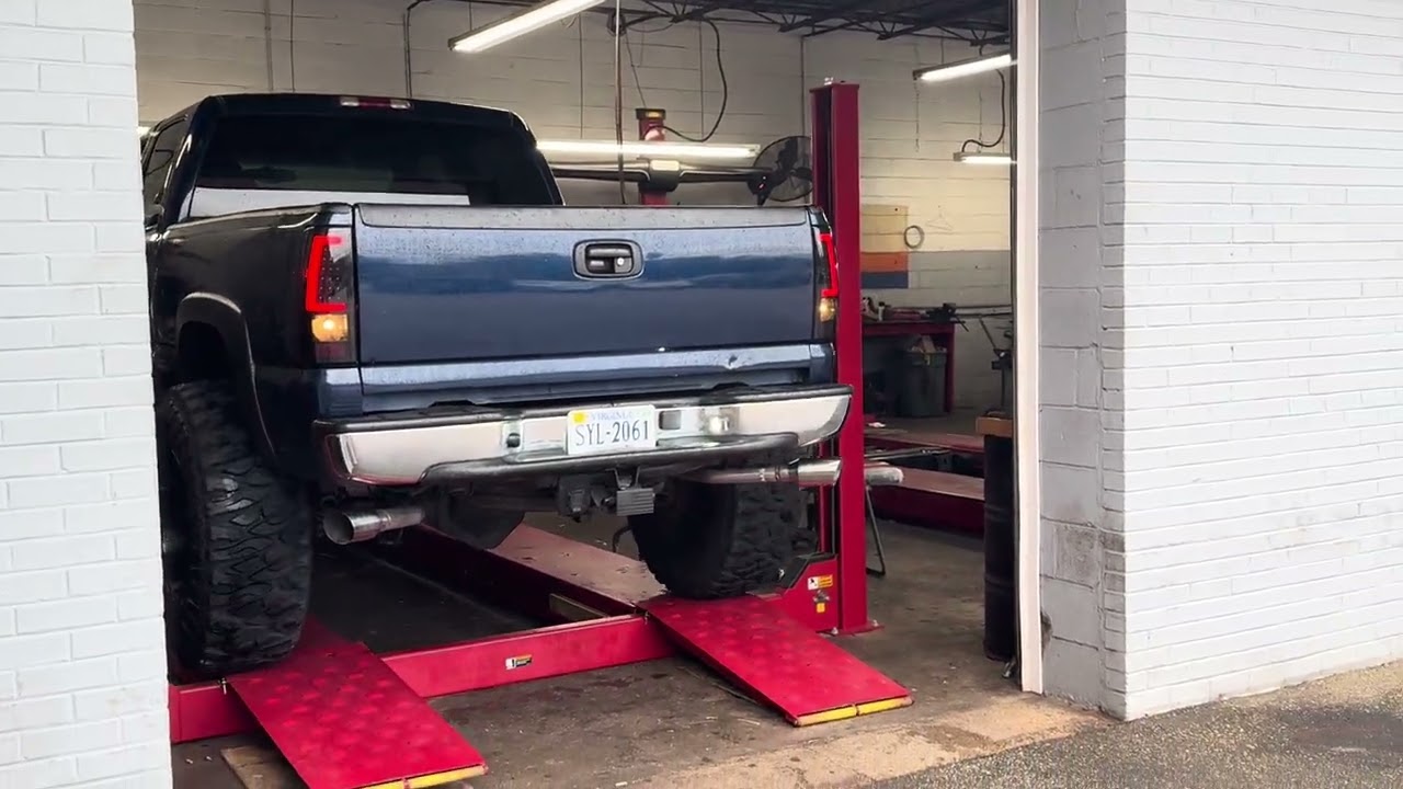 2002 Silverado 2500HD 6.0L Straight Pipe Exhaust on 40x14.50 Atturo Trail Blade Boss MTs. 