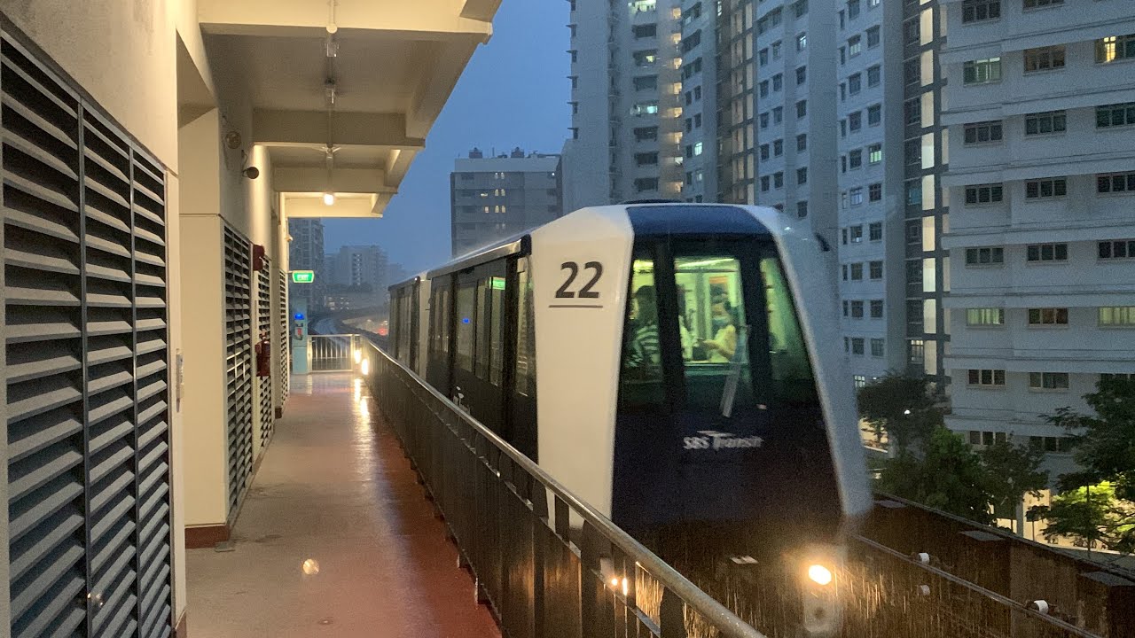 SBS Transit SKLRT Crystal Mover C810/C810A [22/47] arriving Farmway (West Loop, via Renjong)