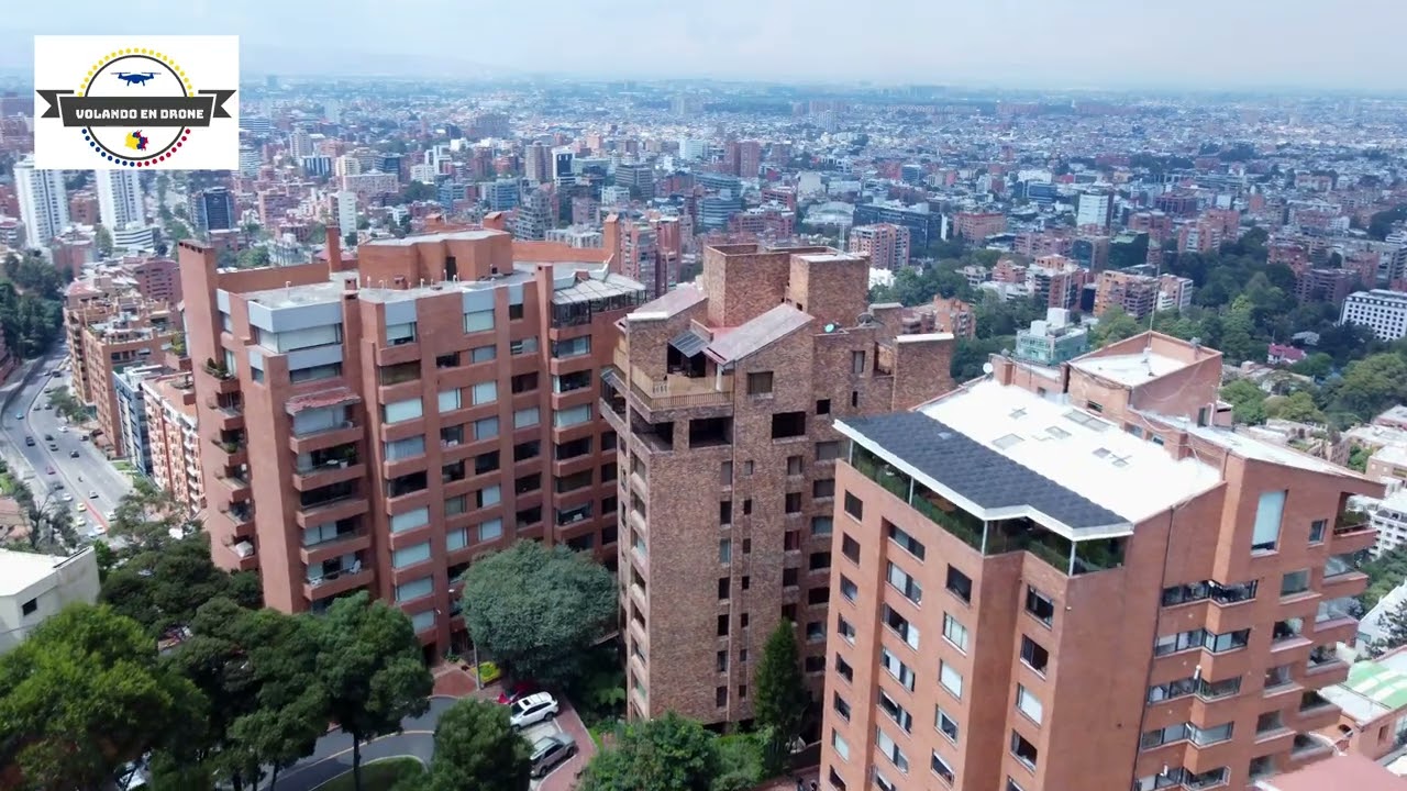 VOLANDO EN DRONE 4K - BOGOTA HERMOSA METROPOLI