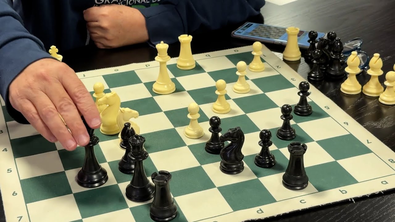 Debes Obedecer y Jugar Ajedrez !