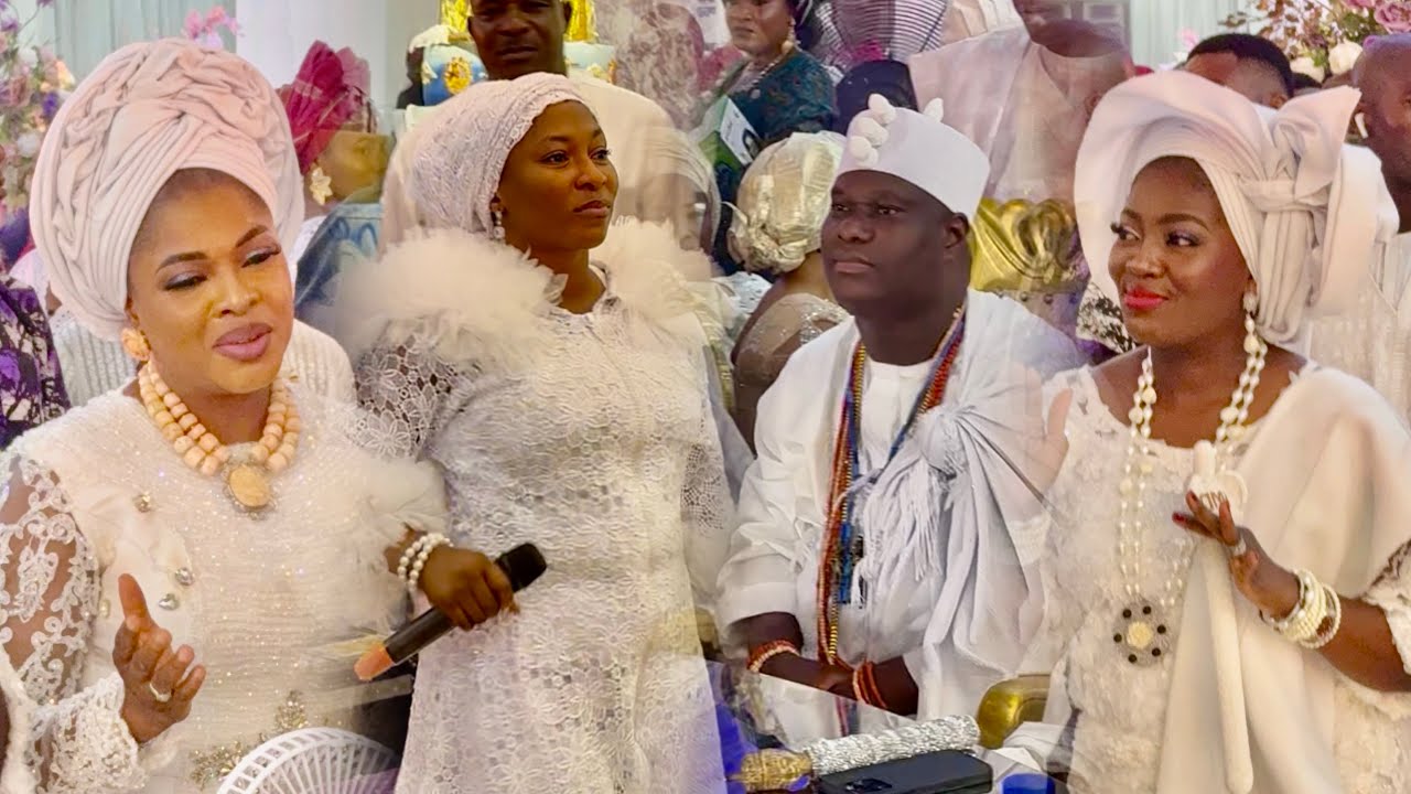 SEE HOW QUEEN ASHLEY, OLORI TEMITOPE & OONI OF IFE DANCE TO APEKE OLA MUSIC FEW DAY TO 10YEAR ANVSRY