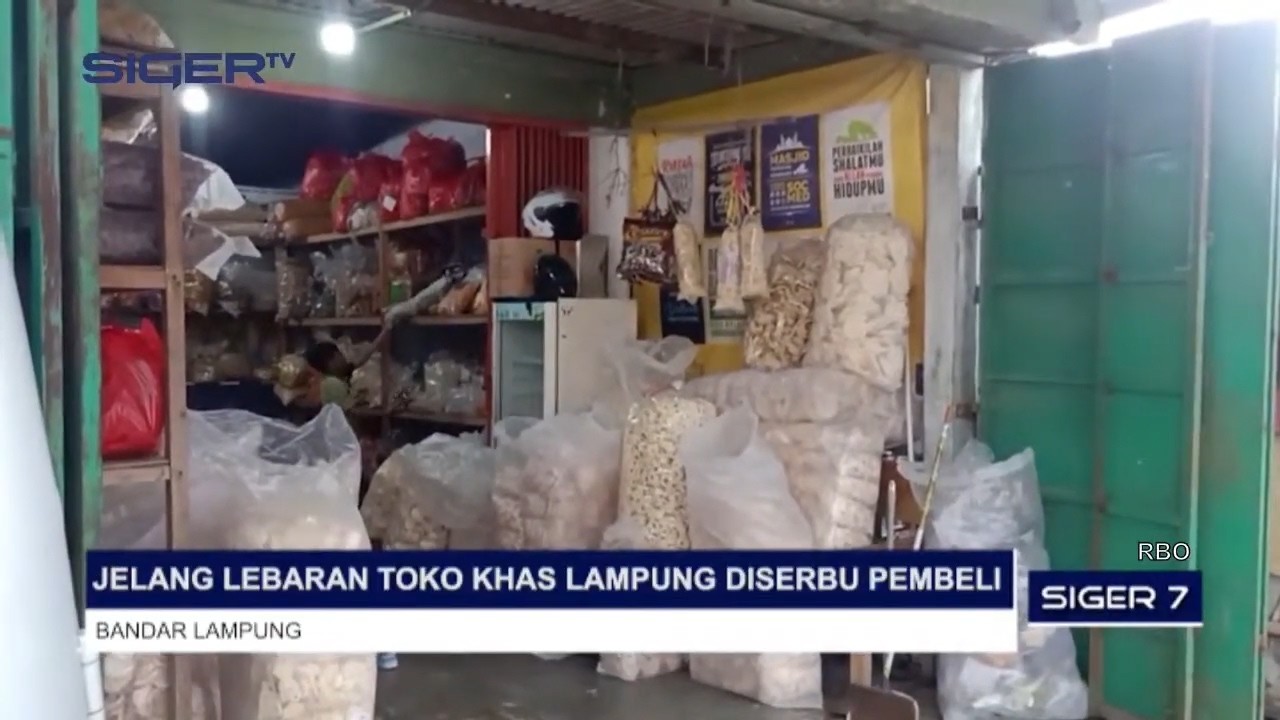 JELANG LEBARAN TOKO KHAS LAMPUNG DI SERBU PEMBELI