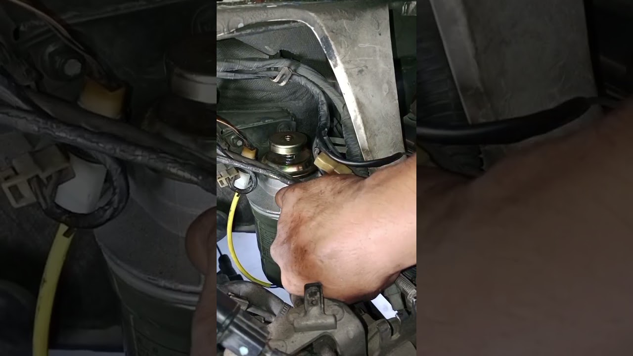 Mitsubishi l300 install fuel filter.#carcare #automobile #buhaymekaniko #mechanic