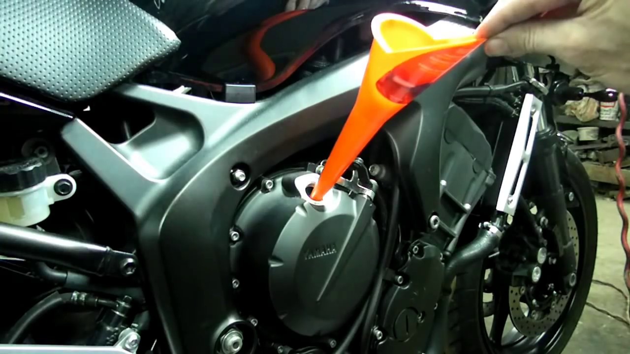 Замена масла и фильтра Yamaha FZ6. Регулировка цепи.