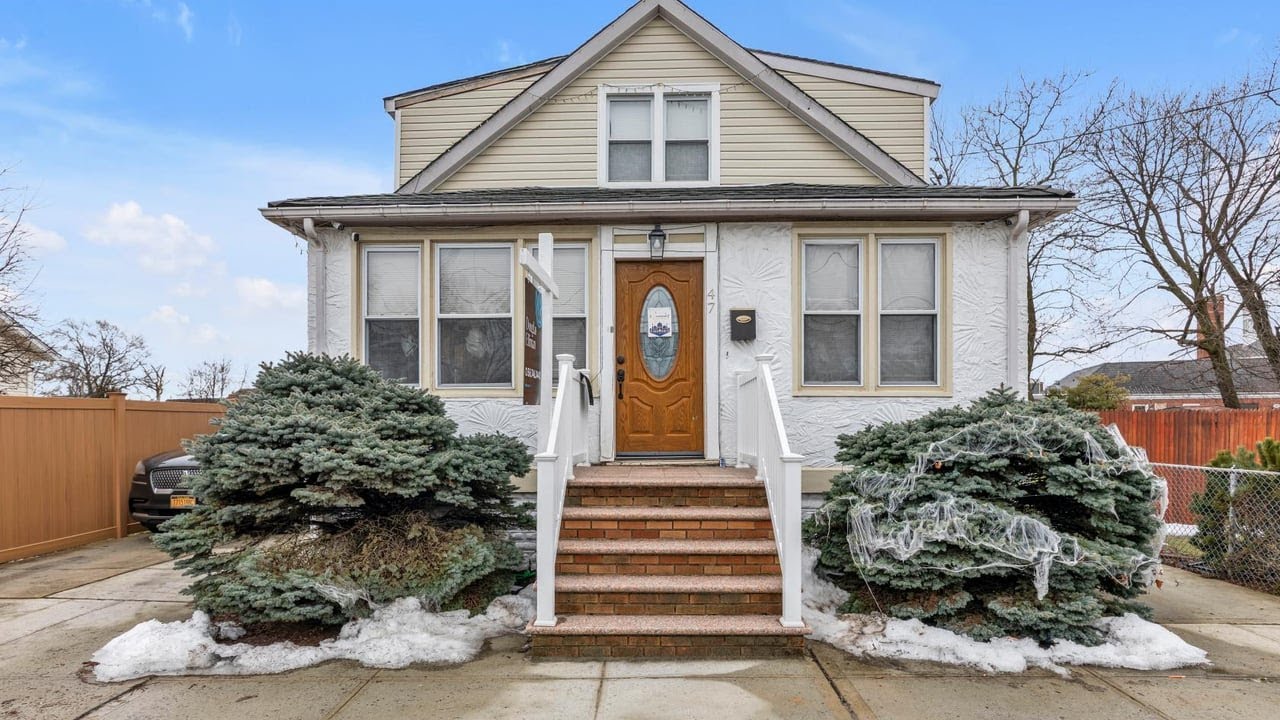 47 Murray Hill St, Elmont, NY