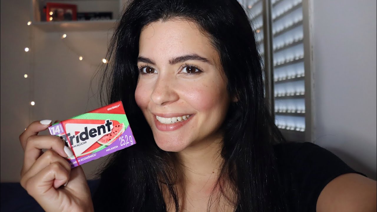 ASMR MASCANDO CHICLETE E RESPONDENDO PERGUNTAS