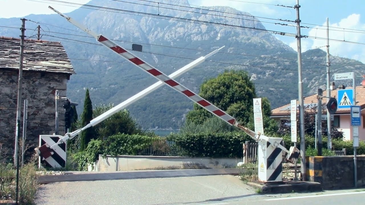 Verceia (I) Passaggio a Livello // Level crossing //