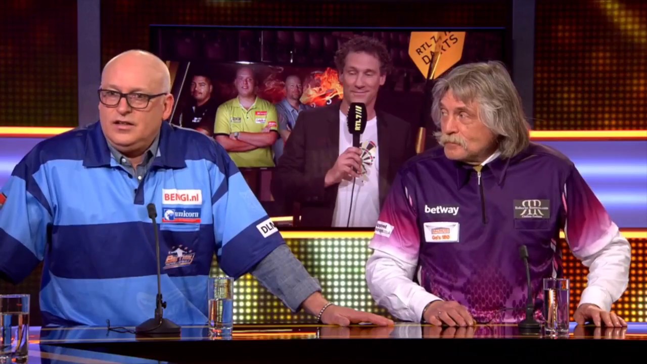 Wilfred Genee - Rene vd Gijp - Johan Derksen in Darts kostuum (Europa League)