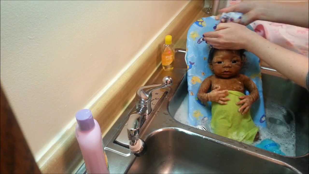 Nyah's First Bath! (Full Body Silicone Baby)