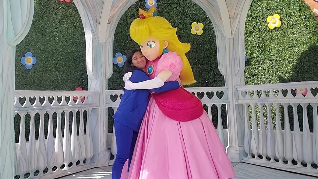 I as Berry Violet hugs Princess Peach of Super Nintendo World March 31, 2023