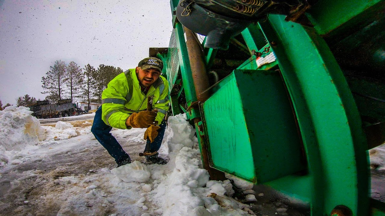 YOU NEED TO SEE THIS! *60FOOT STACKER BROKE*
