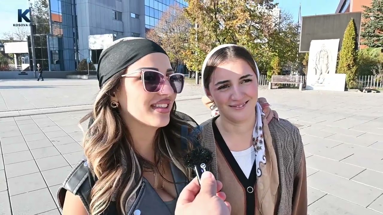 Nga batutat te vallen/ Spektakël në sheshin e Prishtinës!