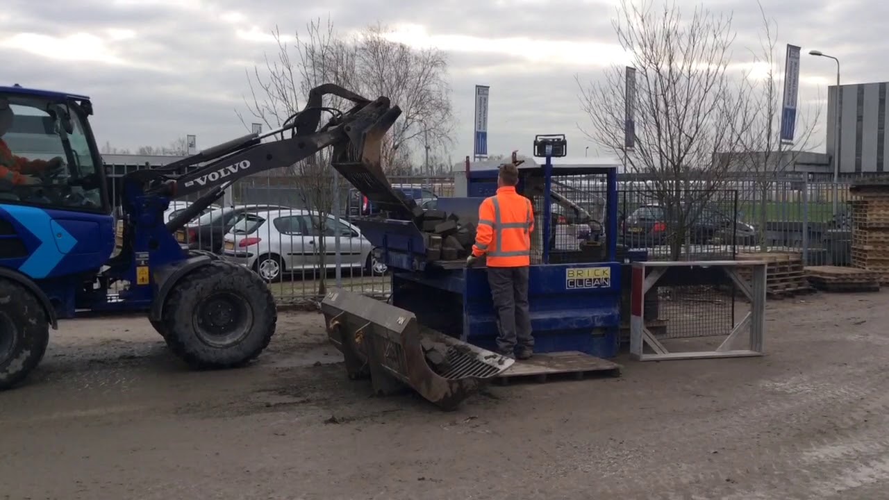 Stenenformatteren met de Brickclean BCS.