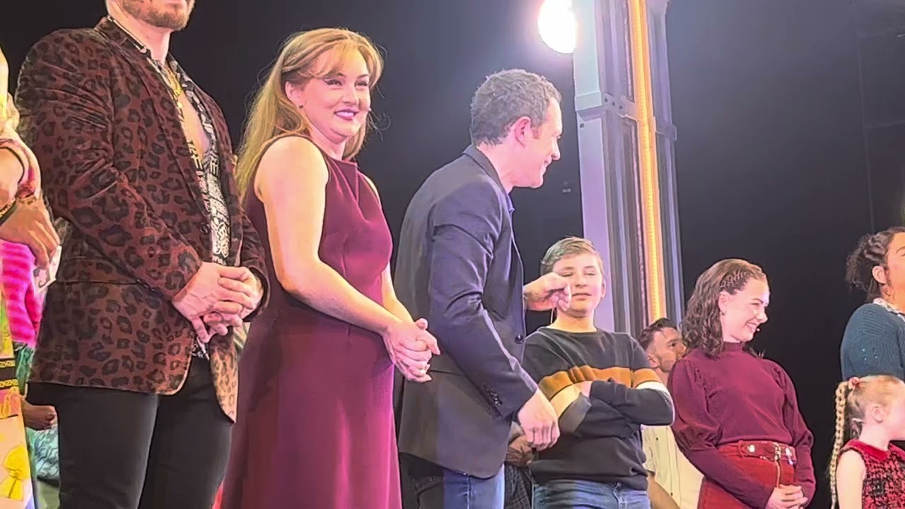 Mrs Doubtfire - bows and speech from closing night in London- 26/4/25 - Gabriel Vick