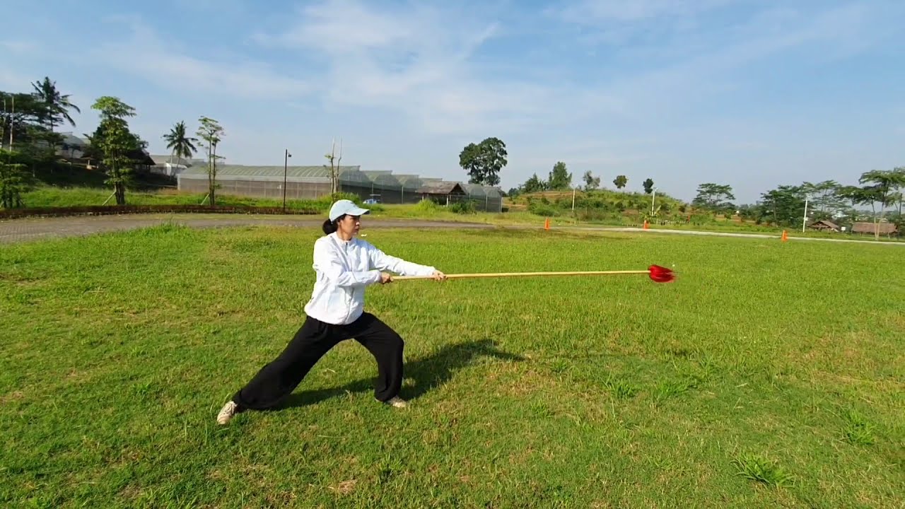 五段枪术 Wǔ du&agrave;n qiāng sh&ugrave; (5th level spear routine). Chinesse Spear form.