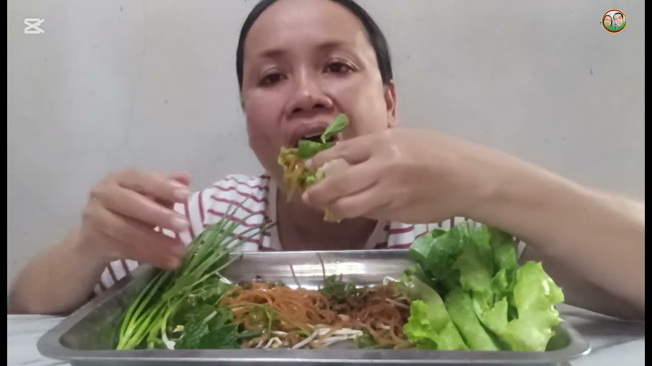 ผัดหมี่ขาว อาหารพื้นบ้านของลาว