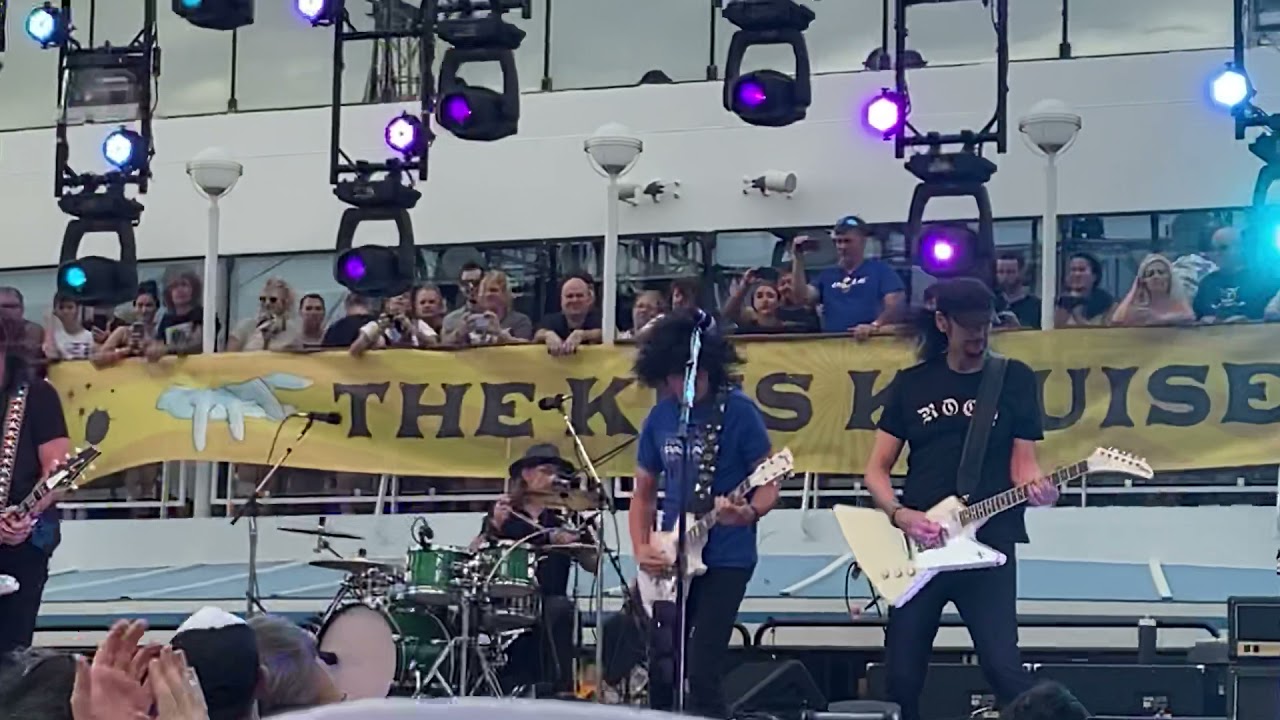 KISS Kruise X - Bruce Kulick joins KISS on stage Tears Are Falling & Heavens On Fire