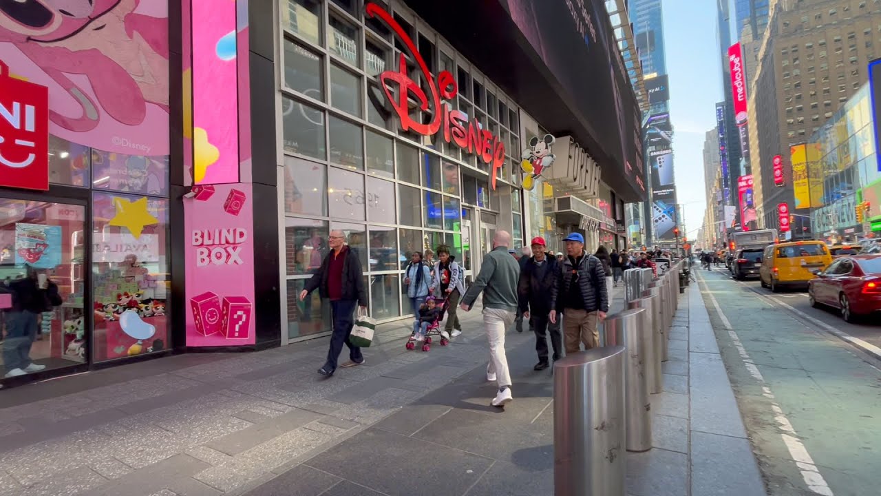 En el MAGICO MUNDO de DISNEY STORE - NEW YORK - Times Square