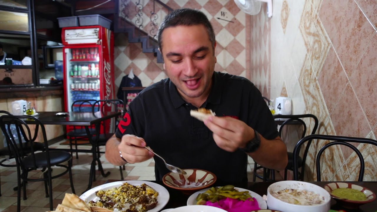 Middle Eastern Favorite Traditional Breakfast . الإفطار التقليدي المفضل في الشرق الأوسط