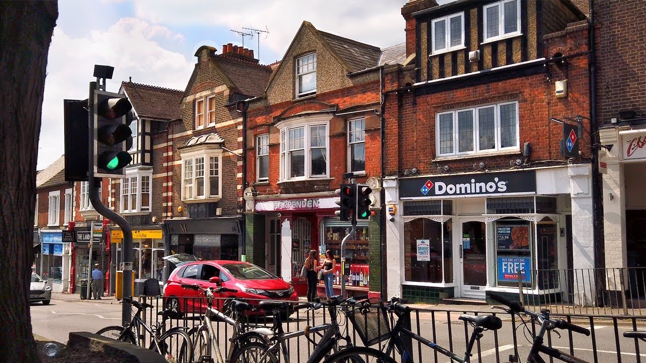 Walking Harpenden, England - Town Centre & Train Station 🇬🇧