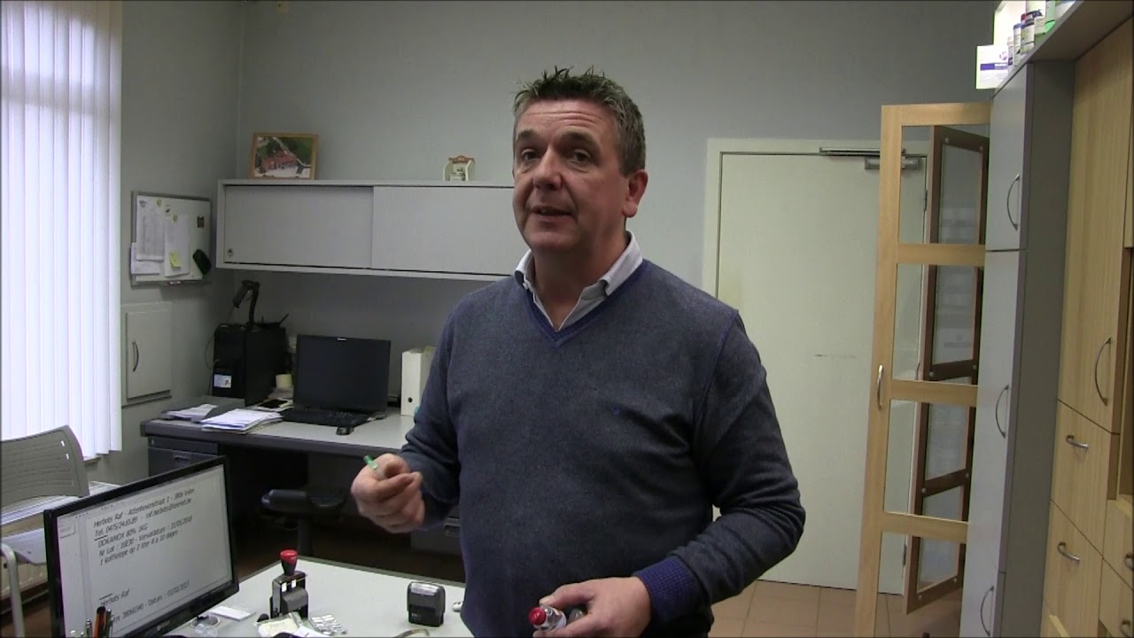 Raf Herbots shows how to use pox vaccine