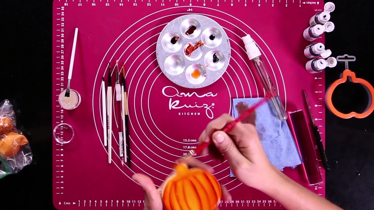 Anna Ruiz te enseña a decorar galletas de calabaza para Halloween