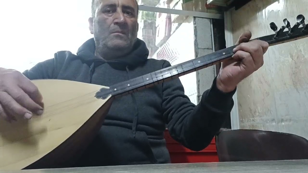 AH BİR ATAŞ VER, CİGARAMI YAKAYIM.