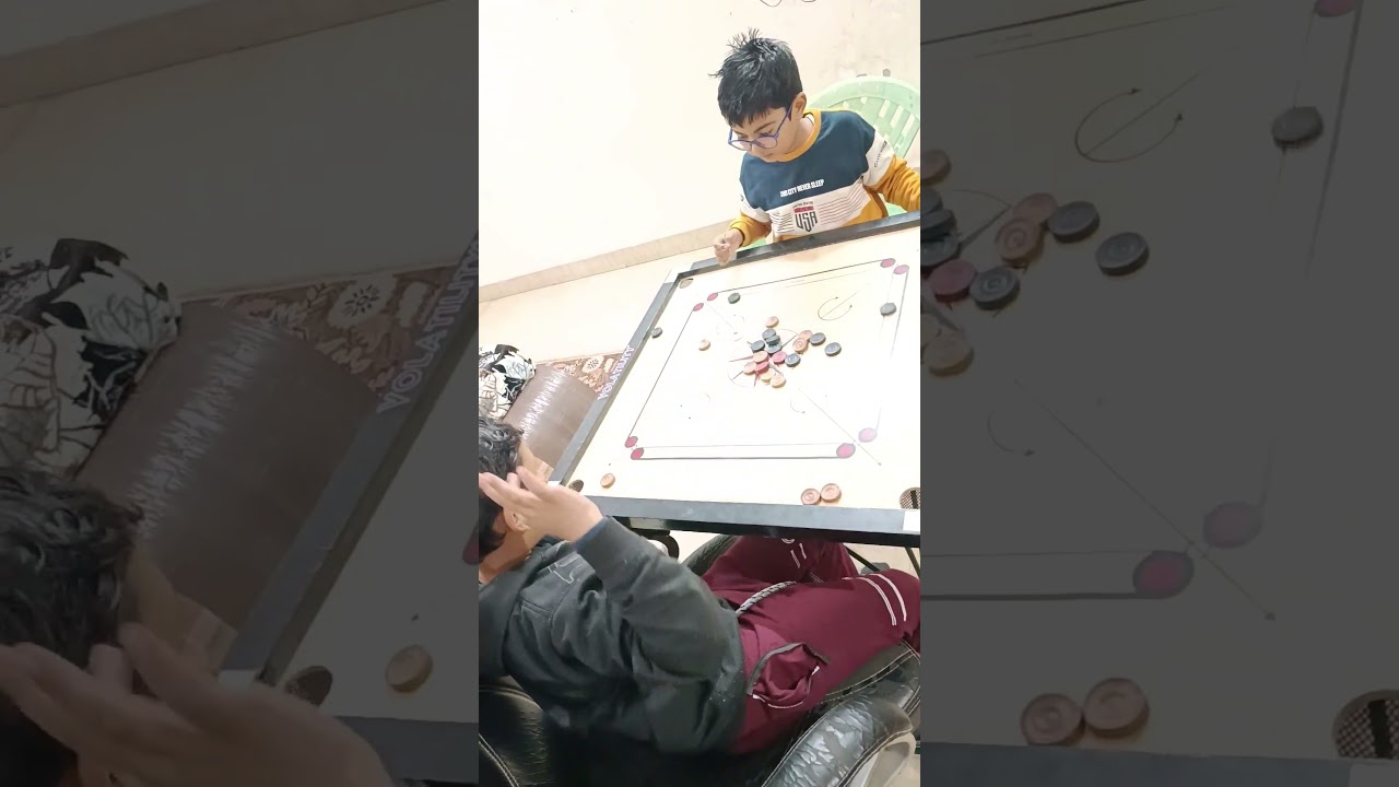 Kids playing carrom #carromboard #carrom tournament #fun #game #indoorgame #kidszone #youtubeshorts