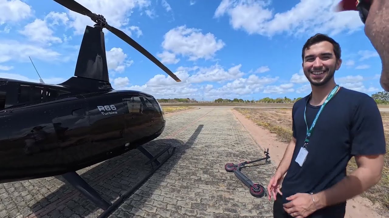 Cmte Artur gentilmente nos apresentou o helicóptero Robson 66 zerado de novo 