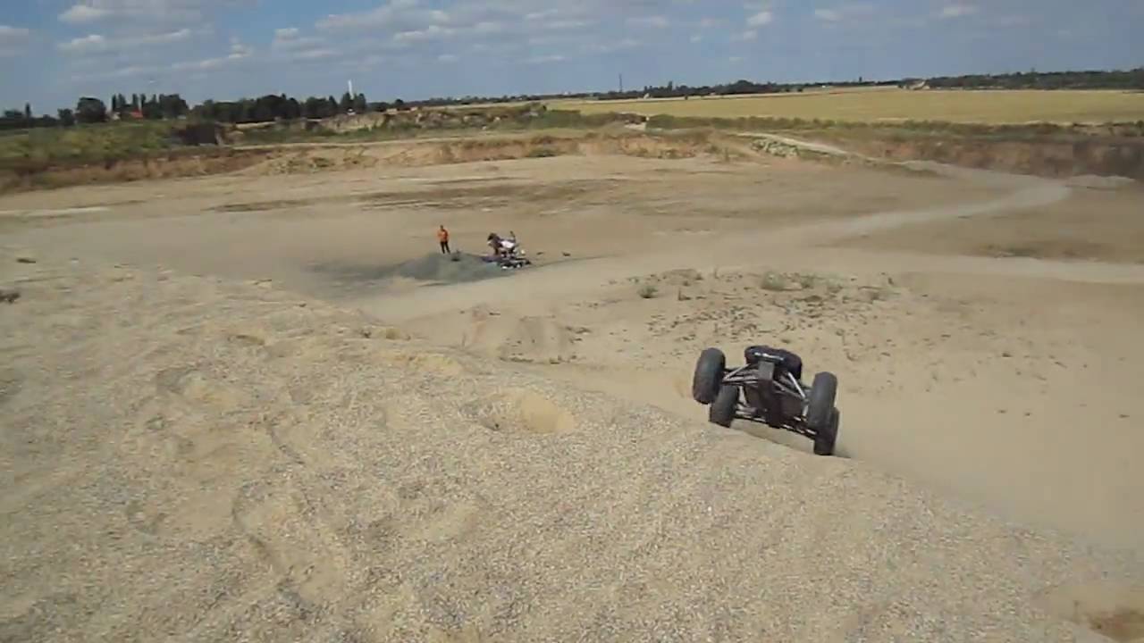 Traxxas E-Revo brushless vs E-Maxx brushless 6s bashing sunday with big air jumps