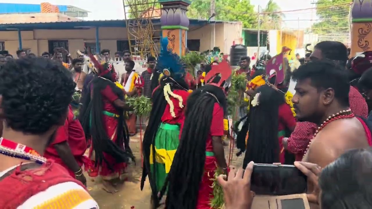 Sirunadarkudieruppu Kulasai Dasara Kali Attam