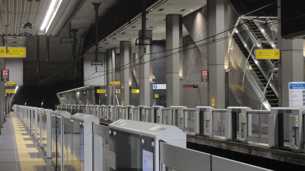 【ホームの外観にあったホームドア】みなとみらい線新高島駅　ホームドア稼働開始　(開閉シーン・発着シーン)