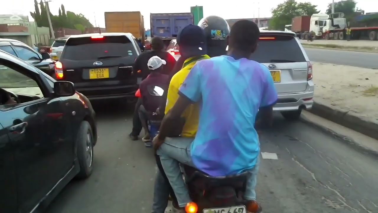 ALHAMISI FLANI NGUMU SANA KWA KIPANDE CHA KURASINI TO BUGURUNI FOLENI HATARI#daressalaam #MandelaRd