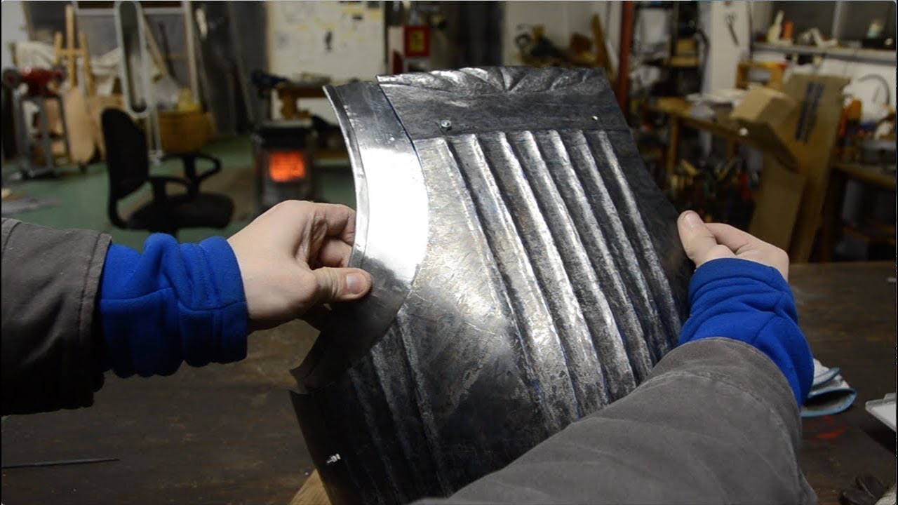 Making a fluted breast armor.   フリューテッドアーマー（胸）を作る。