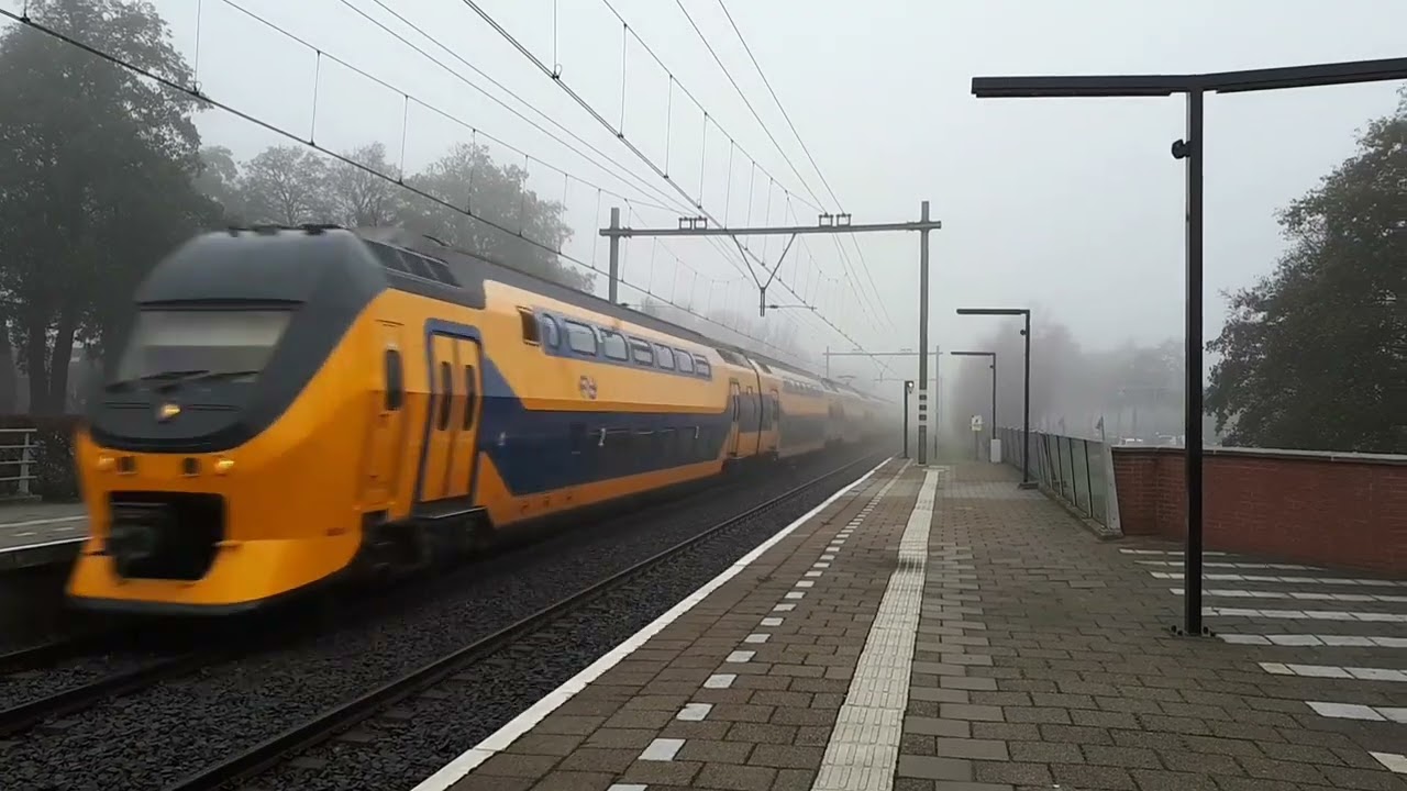 Treinen op station Voorhout (Tyfoon SLT)
