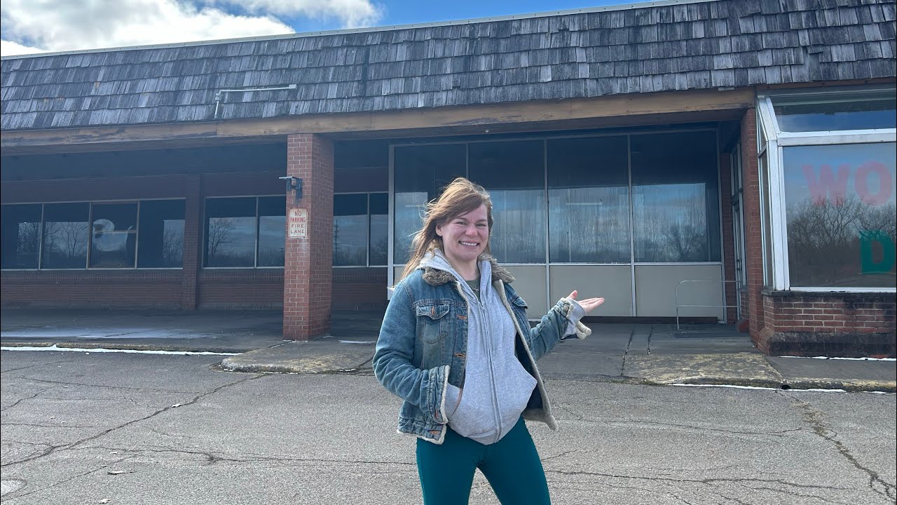 VINTAGE HILLS STORE SITS EMPTY FOR YEARS - former Ames, Hills, Gold Circle - Brooklyn, OH