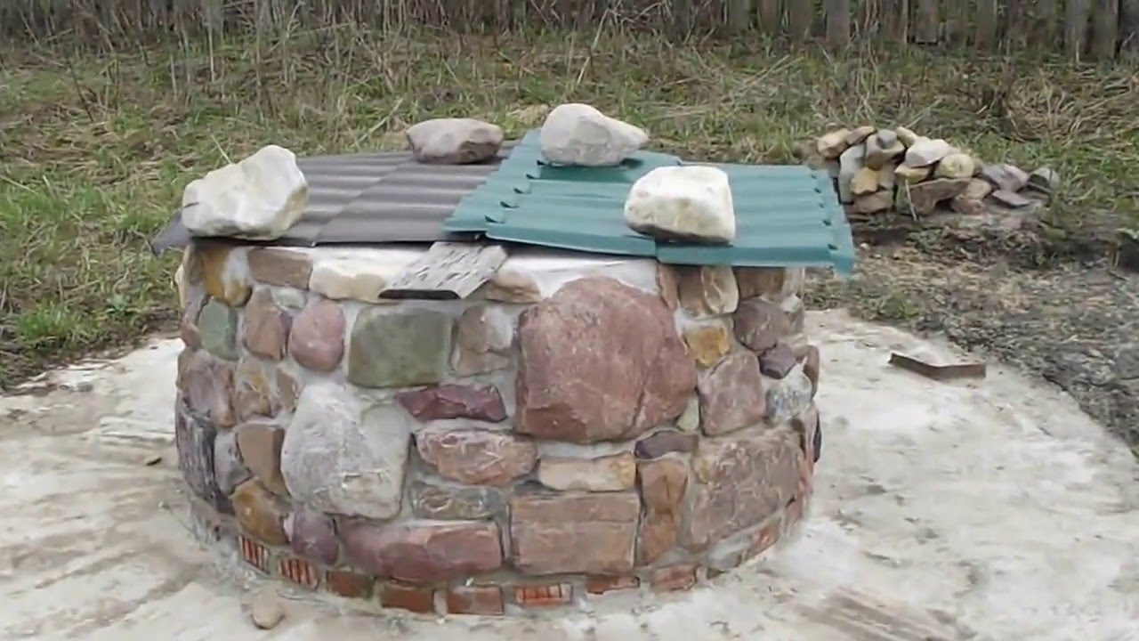 Задекарировал колодец диким камнем