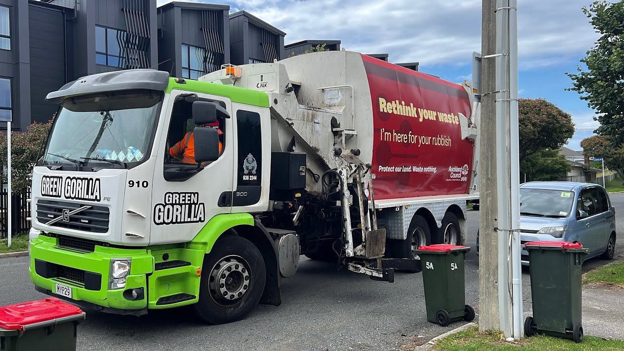 Heavy Auckland Garbage Collection 910
