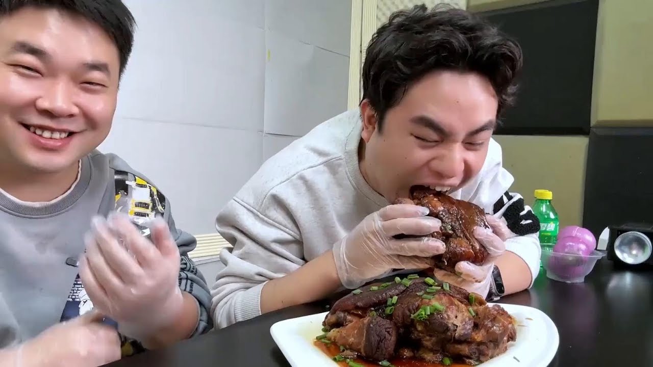 年夜饭必备酱肘子烧鸡，香麻！