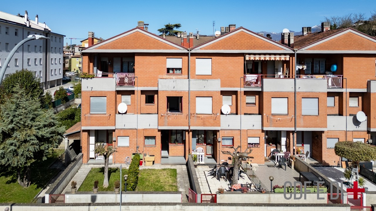 Visita dell'immobile | Rieti - Borgo (RI) | Appartamento su 2 livelli con giardino, garage e cantina