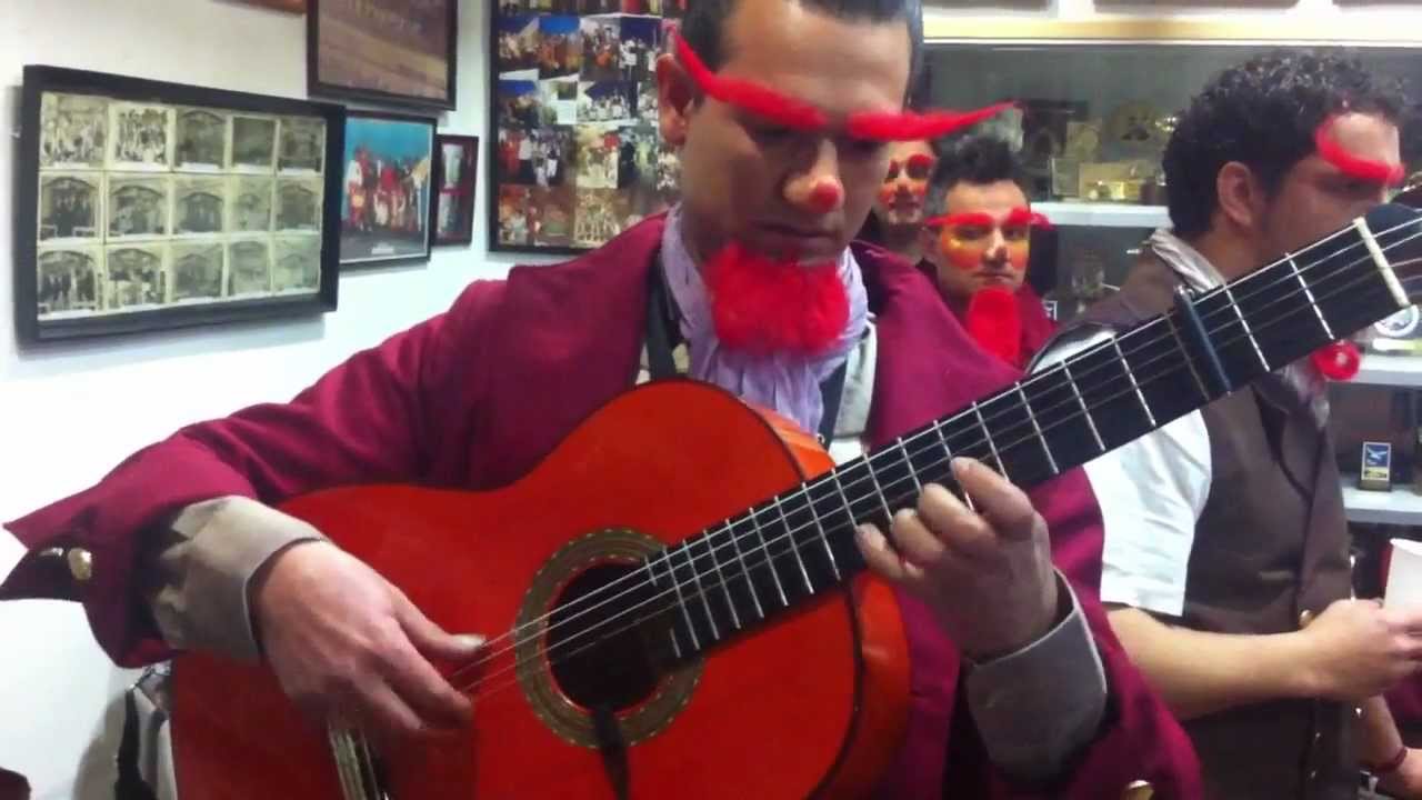 Pedro Campos (Perico) Los Duendes Coloraos 2012 Punteao antes justo de la final COAC