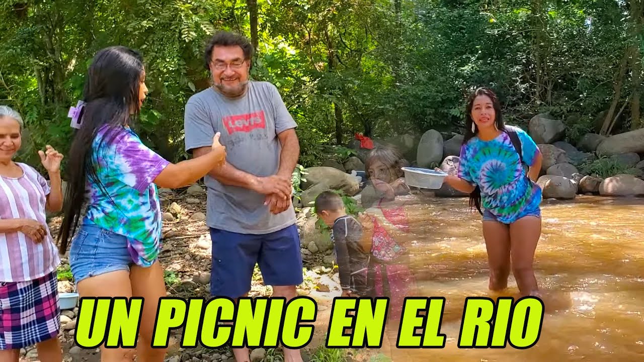 Nos toco cruzar el rio crecido para llegar donde la familia.