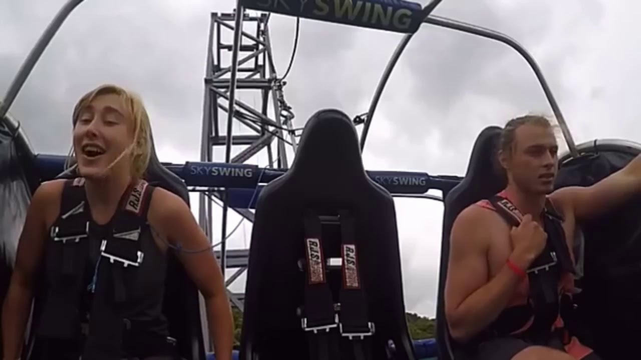 Si te ríes pierdes (NIVEL DIOS) desmayos en juegos mecánicos