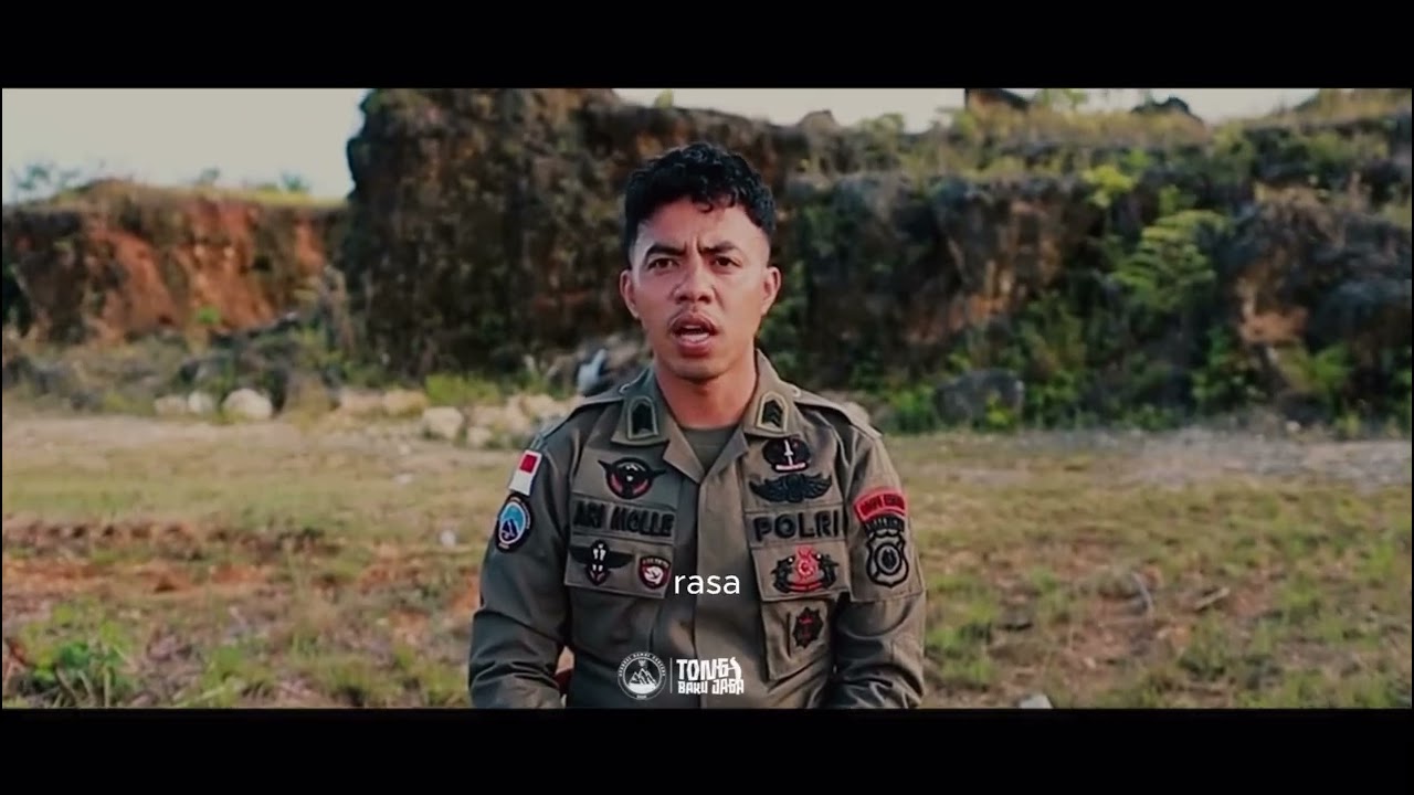 Ramadhan biasanya tentang rumah. Namun bagi Brigpol Ari Mole, Ramadhan adalah tentang pengabdian.