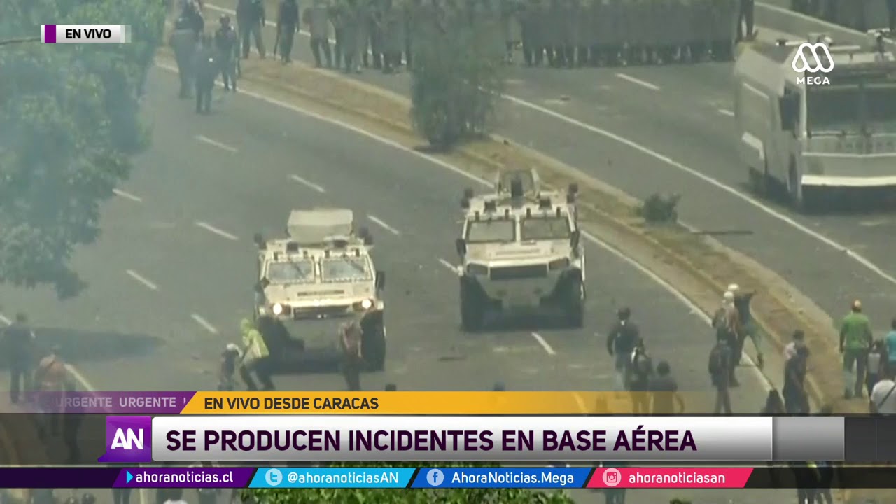 Vehículo blindado arrolla a manifestantes opositores en Caracas