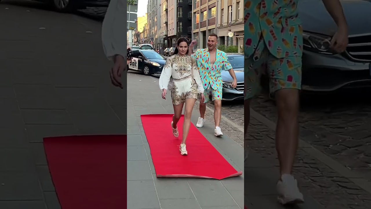 The red carpet is really just a magic spell to make everyone look🤩👌🏻 