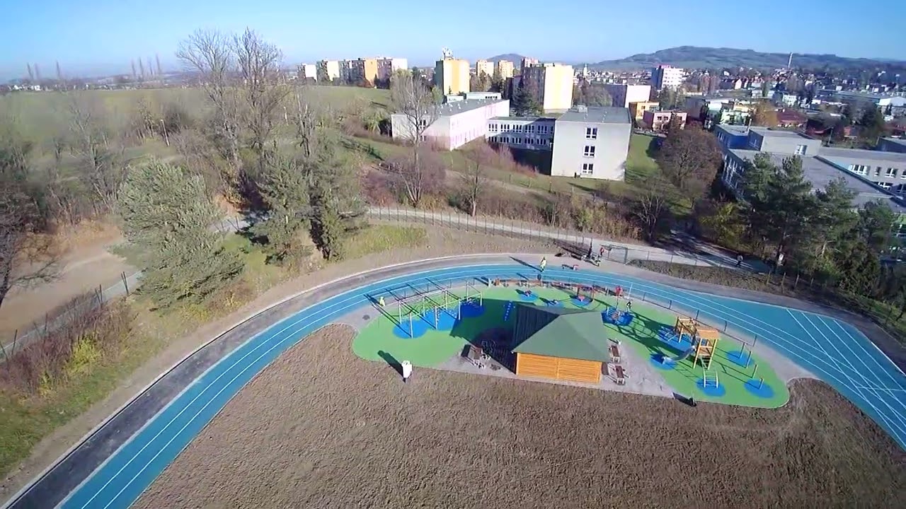Video z dronu - hřiště - bez úprav