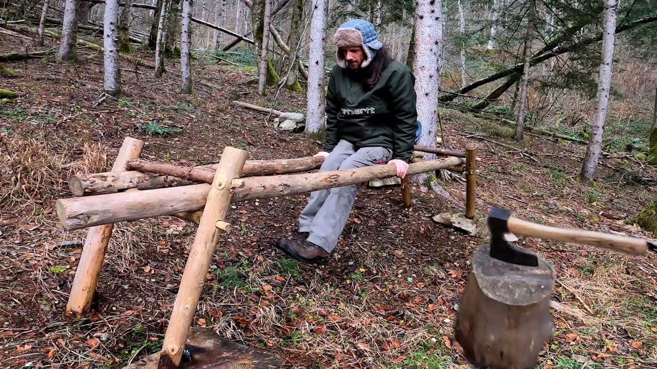 Snowy Bushcraft Adventure: Bed Building, Tarp Shelter and No Warmth!