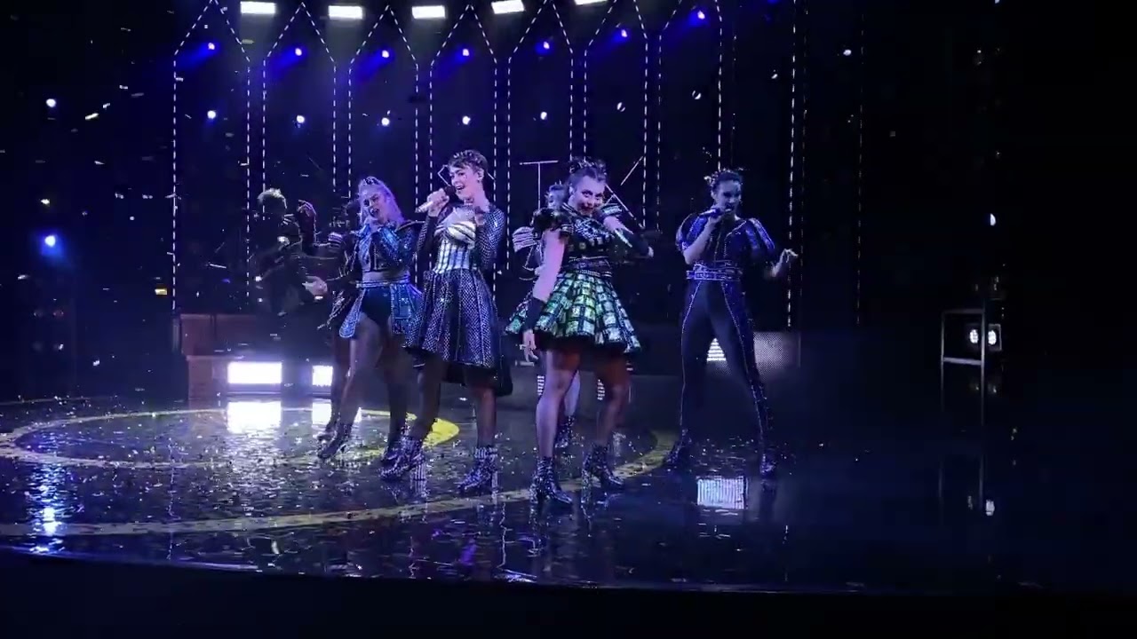 Megasix breakaway 1.0 Liv Aragon and Elizabeth Howard