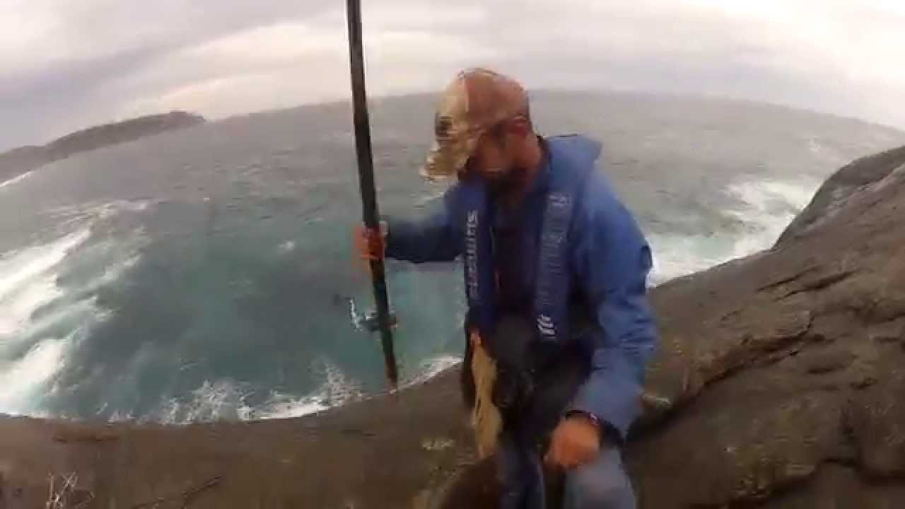 Fish On - Extreme Rock Fishing